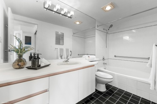 702-1436 Harwood Street, Vancouver, BC 