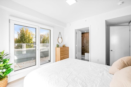 2069 1St Avenue E, Vancouver, BC 