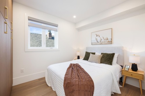 2334 5Th Avenue E, Vancouver, BC 