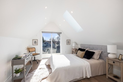 2334 5Th Avenue E, Vancouver, BC 