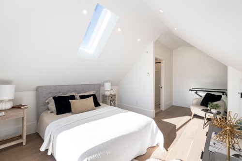 2334 5Th Avenue E, Vancouver, BC 