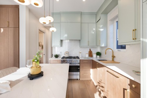 2334 5Th Avenue E, Vancouver, BC 