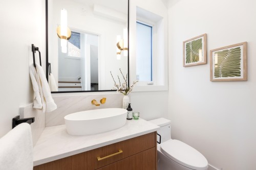 2334 5Th Avenue E, Vancouver, BC 