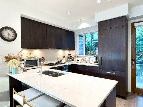 5432 Oak Street, Vancouver, BC 