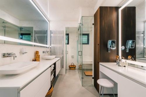 5038 Arbutus Street, Vancouver, BC 