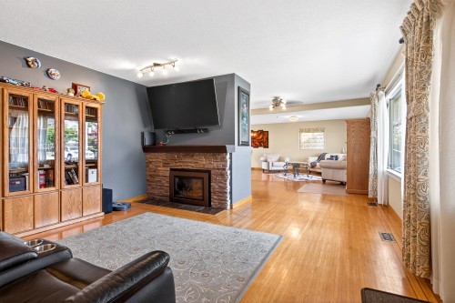 2126 Kugler Avenue, Coquitlam, BC 