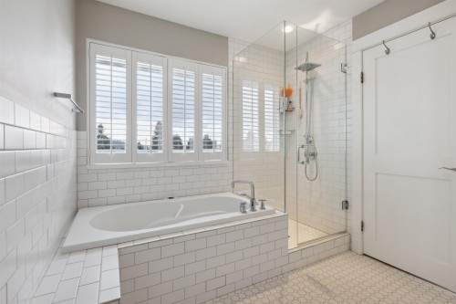 1274 Esquimalt Avenue, West Vancouver, BC 