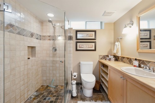 1274 Esquimalt Avenue, West Vancouver, BC 