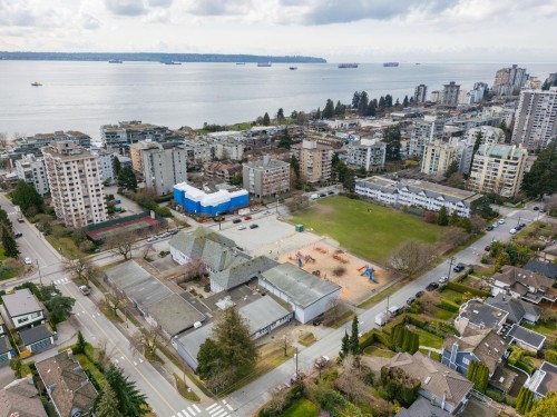 1274 Esquimalt Avenue, West Vancouver, BC 