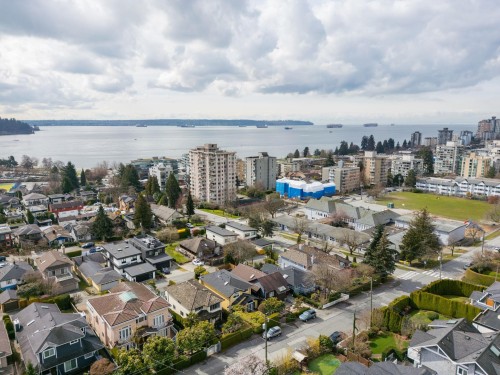1274 Esquimalt Avenue, West Vancouver, BC 