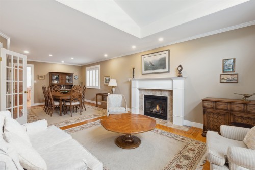 1274 Esquimalt Avenue, West Vancouver, BC 