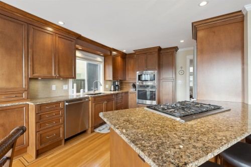 1274 Esquimalt Avenue, West Vancouver, BC 