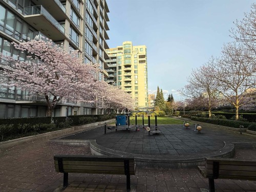 1605-7360 Elmbridge Way, Richmond, BC 