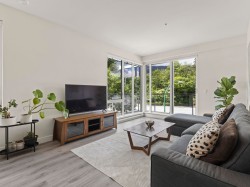 303-1327 Draycott Road  North Vancouver, BC V7J 1W1