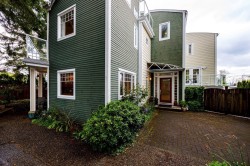 26 Stratford Avenue N Burnaby, BC V5B 1K9