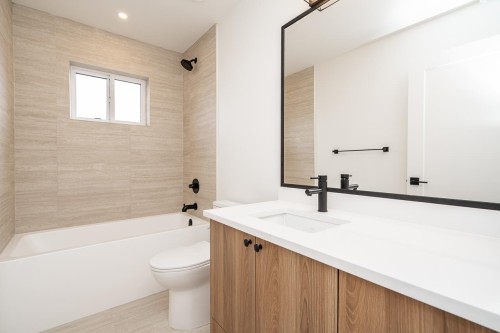 2-128 Grosvenor Avenue N, Burnaby, BC 