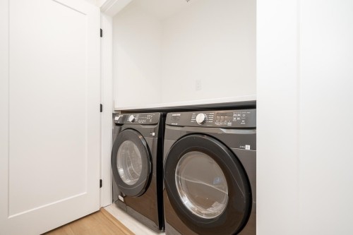 2-128 Grosvenor Avenue N, Burnaby, BC 