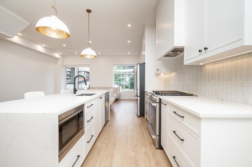 2-128 Grosvenor Avenue N, Burnaby, BC 