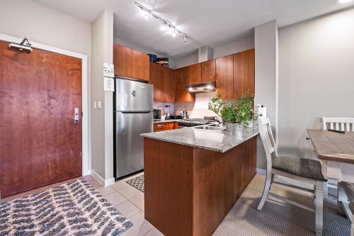 417-5885 Irmin Street, Burnaby, BC 