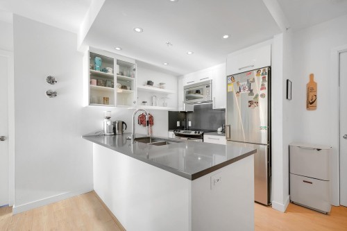 302-933 Hastings Street E, Vancouver, BC 