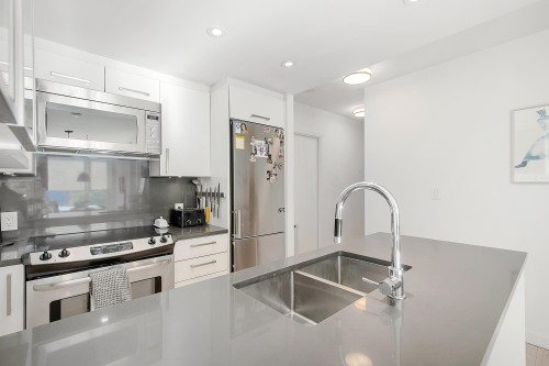 302-933 Hastings Street E, Vancouver, BC 