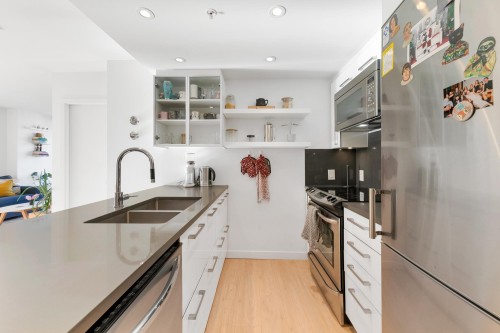 302-933 Hastings Street E, Vancouver, BC 