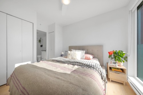 302-933 Hastings Street E, Vancouver, BC 