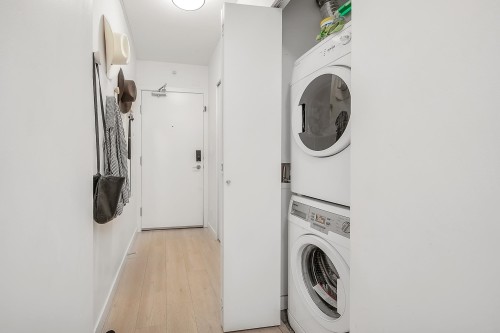 302-933 Hastings Street E, Vancouver, BC 