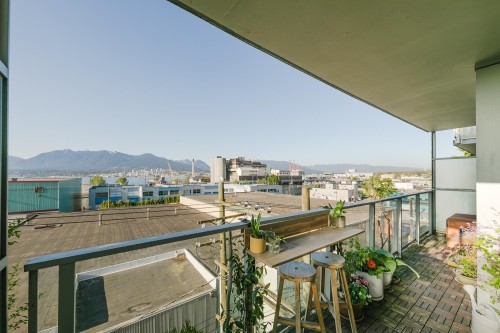 302-933 Hastings Street E, Vancouver, BC 