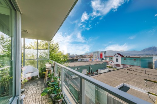 302-933 Hastings Street E, Vancouver, BC 