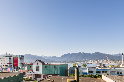 302-933 Hastings Street E, Vancouver, BC 