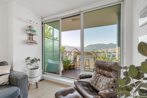 302-933 Hastings Street E, Vancouver, BC 