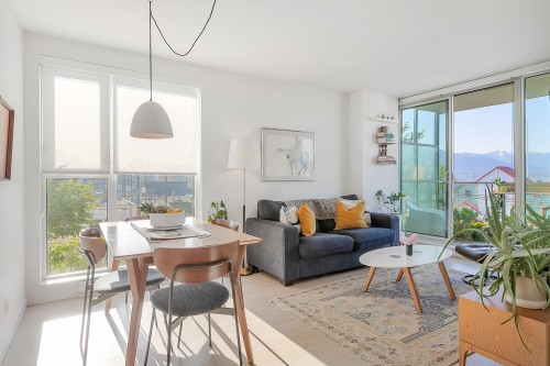 302-933 Hastings Street E, Vancouver, BC 