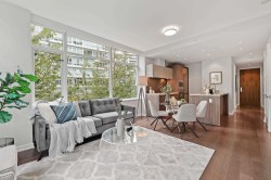 404-181 1st Avenue W Vancouver, BC V5Y 0E3