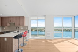 2004-125 Columbia Street  New Westminster, BC V3L 0G8