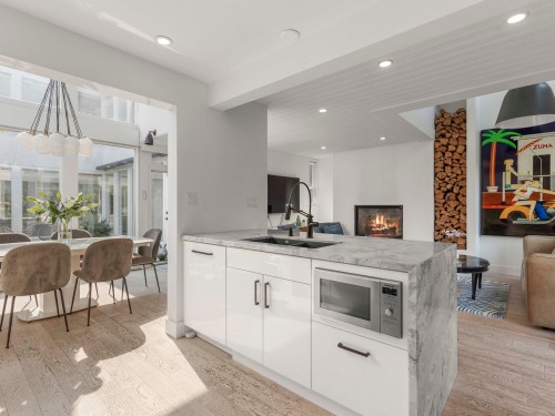 4615 7Th Avenue W, Vancouver, BC 