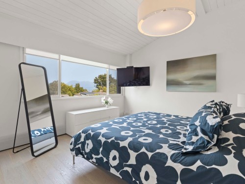 4615 7Th Avenue W, Vancouver, BC 