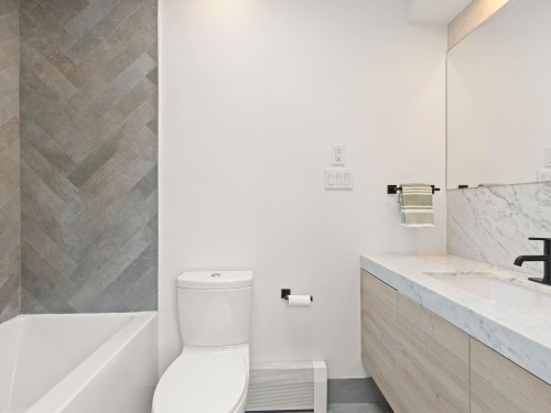 4615 7Th Avenue W, Vancouver, BC 