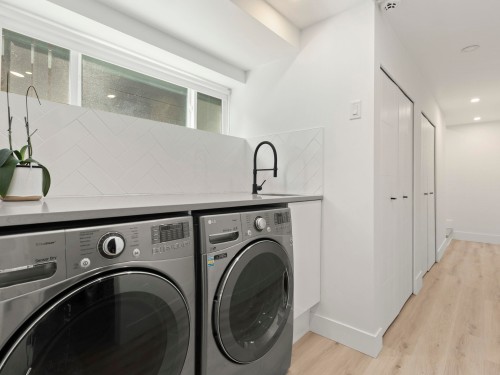 4615 7Th Avenue W, Vancouver, BC 