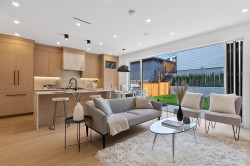 2-3536 14th Avenue W Vancouver, BC V6R 2W4