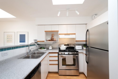 420-3440 Broadway W, Vancouver, BC 