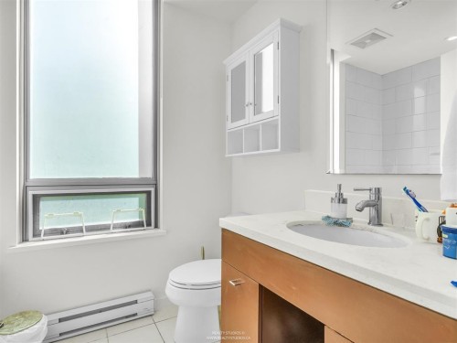 701-1005 Beach Avenue, Vancouver, BC 