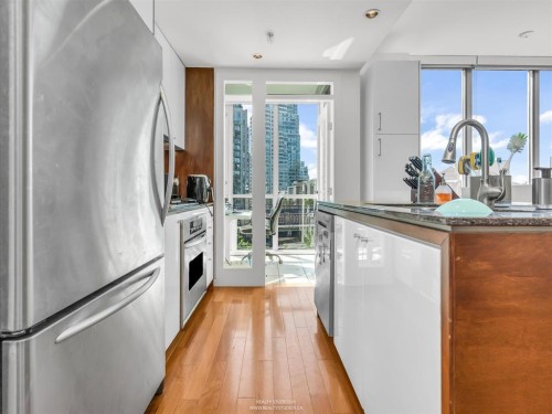 701-1005 Beach Avenue, Vancouver, BC 