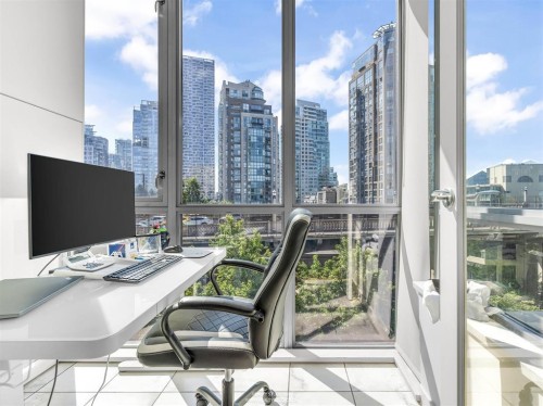 701-1005 Beach Avenue, Vancouver, BC 