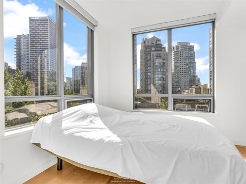 701-1005 Beach Avenue, Vancouver, BC 