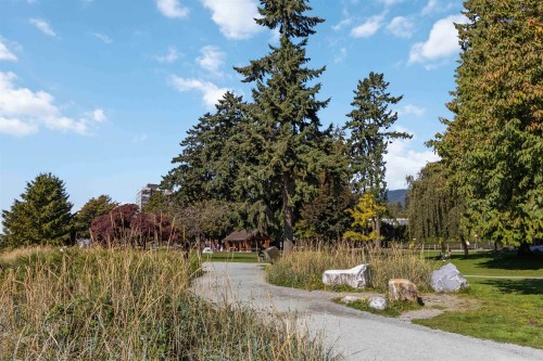 802-1455 Duchess Avenue, West Vancouver, BC 