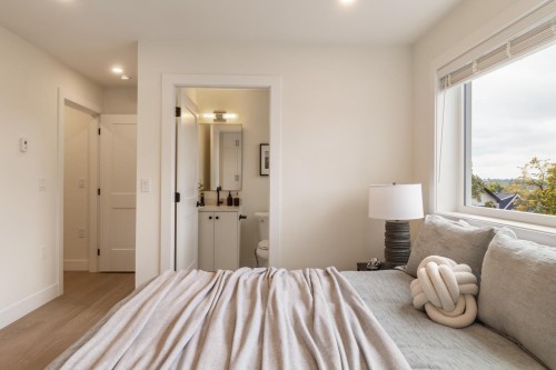 2049 4Th Avenue E, Vancouver, BC 