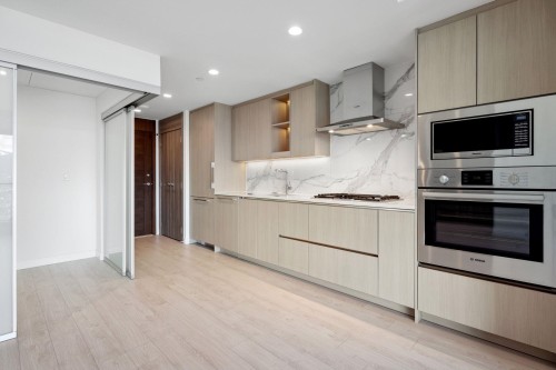 2X03-4880 Lougheed Highway, Burnaby, BC 