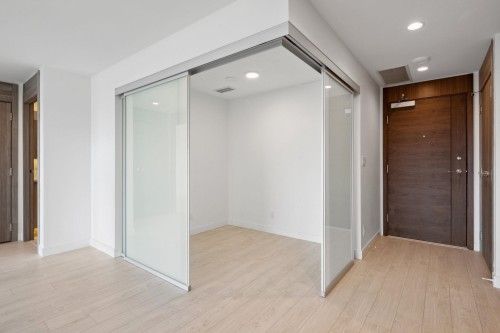 2X03-4880 Lougheed Highway, Burnaby, BC 