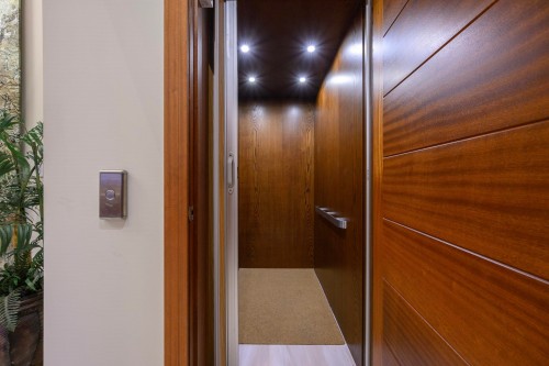 618 Hawstead Place, West Vancouver, BC 